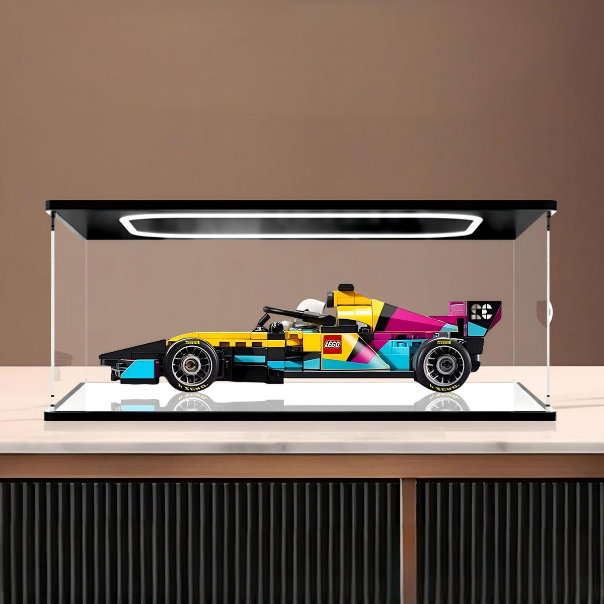 LEGO 77258 F1 ACADEMY LEGO 赛车后视镜亚克力展示盒,带环形灯和UV印刷背景 - 防尘展示柜