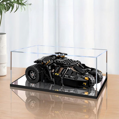 LEGO 76239 Batmobile Tumbler: Scarecrow Showdown Spiegel-Acryl-Vitrine mit Ringlicht & UV-bedrucktem Hintergrund - Staubdichte Ausstellungsvitrine