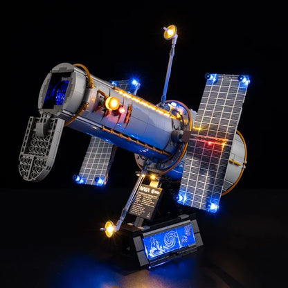 LEGO 11382 Hubble-Weltraumteleskop-Spiegel-Acryl-Vitrinenbox mit Ringlicht & UV-bedrucktem Hintergrund - Staubgeschützte Vitrine