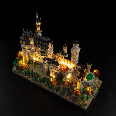 LEGO 21063 Neuschwanstein Slot Spejl Akryl Display Case med Ringlys & UV-trykt Baggrund - Støvtæt Udstillingsvitrine