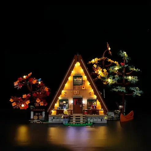 LEGO 21338 A-Rahmen-Hütte Acryl-Vitrinen-Display mit Ringlicht & UV-bedrucktem Hintergrund – Staubgeschützte Vitrine