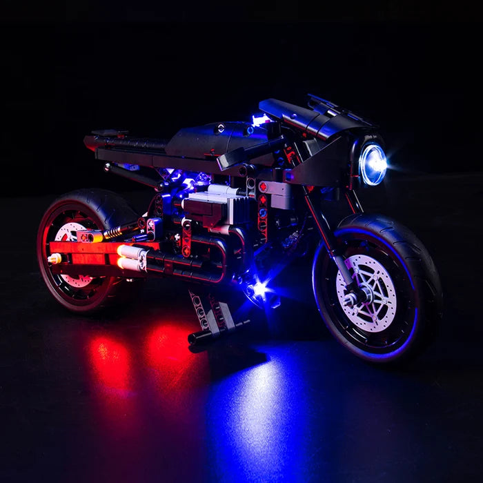 LEGO 42155 The Batman - Batcycle Caixa de Exibição de Acrílico com Espelho com Luz de Anel e Fundo Impresso em UV - Vitrine à Prova de Poeira