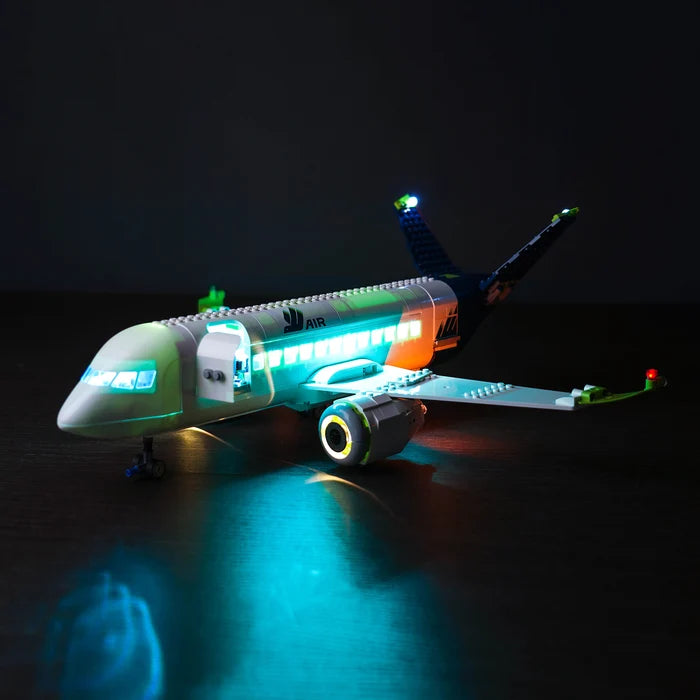 LEGO 60367 Passagierflugzeug-Spiegel-Acryl-Vitrine mit Ringlicht & UV-bedrucktem Hintergrund - Staubdichte Ausstellung