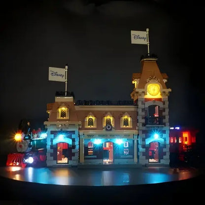 LEGO 71044 迪士尼火车与车站亚克力展示盒，带环形灯和UV印刷背景 - 防尘展示柜