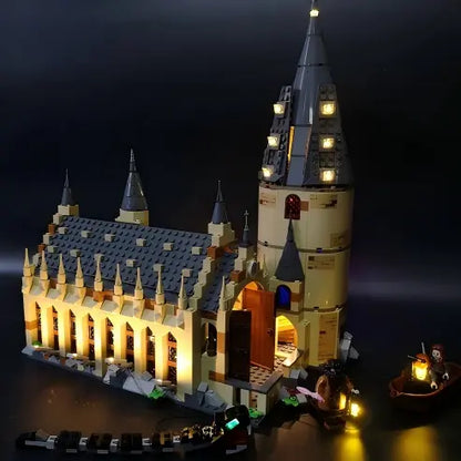 LEGO 75954 Vetrina Acrilica per Sala Grande di Hogwarts con Anello Luminoso e Sfondo Stampato UV - Vetrina Antipolvere