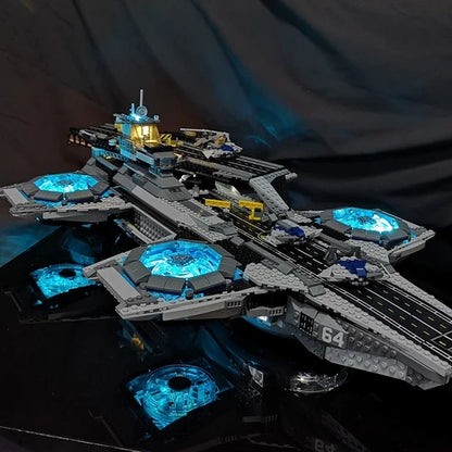 LEGO 76042 O Porta-aviões S.H.I.E.L.D. Helicarrier Caixa de Exibição em Acrílico Espelhado com Luz de Anel e Fundo Impresso em UV - Vitrine à Prova de Poeira