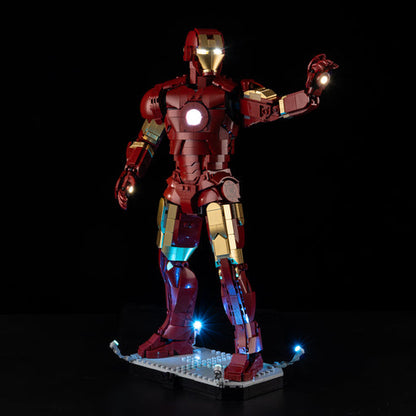 LEGO 76344 Iron Man Mark 3 Collectors' Edition Vitrine de Exibição em Acrílico Espelhado com Anel de Luz e Fundo Impresso em UV - Vitrine à Prova de Poeira