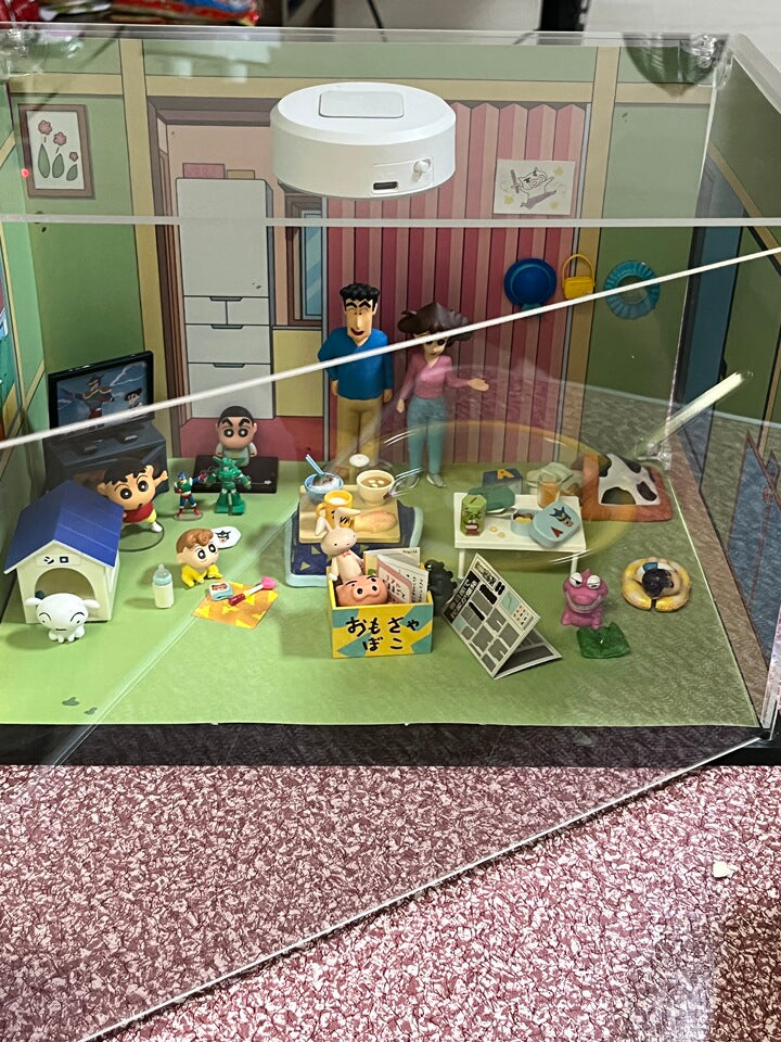 Vitrina de acrílico iluminada con LED y puerta corredera - Exhibidor transparente apilable para coleccionables, figuras de acción, maquetas - Luz anular blanca y base de madera plástica negra