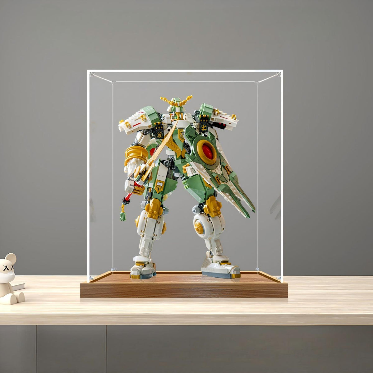 LEGO 71860 Lloyd's Titan Mech Spiegel-Acryl-Vitrine mit Ringlicht & UV-bedrucktem Hintergrund - Staubdichte Präsentationsvitrine