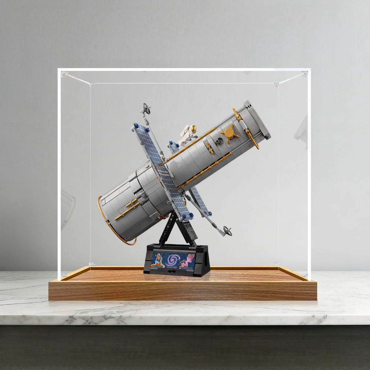 LEGO 11382 Hubble-Weltraumteleskop-Spiegel-Acryl-Vitrinenbox mit Ringlicht & UV-bedrucktem Hintergrund - Staubgeschützte Vitrine
