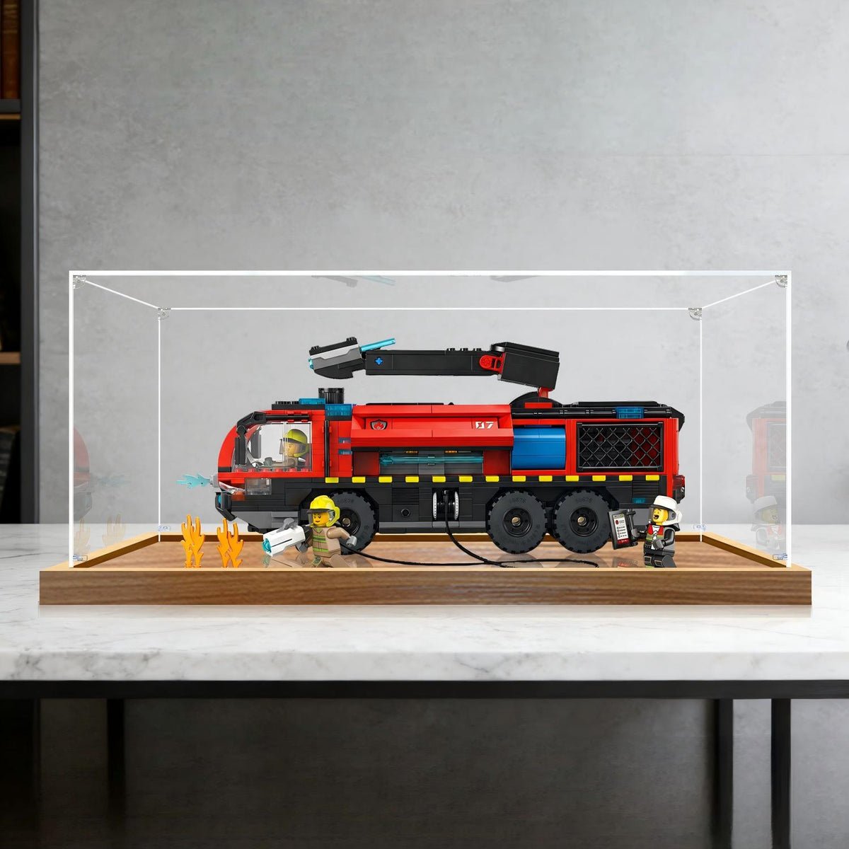 LEGO 60499 Flughafen-Feuerwehrauto Spiegel-Acryl-Vitrine mit Ringlicht & UV-bedrucktem Hintergrund - Staubdichte Vitrine