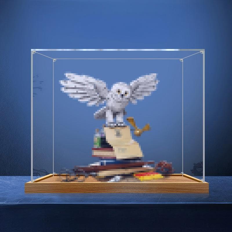 LEGO 76391 Hogwarts Icons - Collectors' Edition Mirror Acrylic Display Case with Ring Light & UV-Printed Background - Dustproof Showcase
