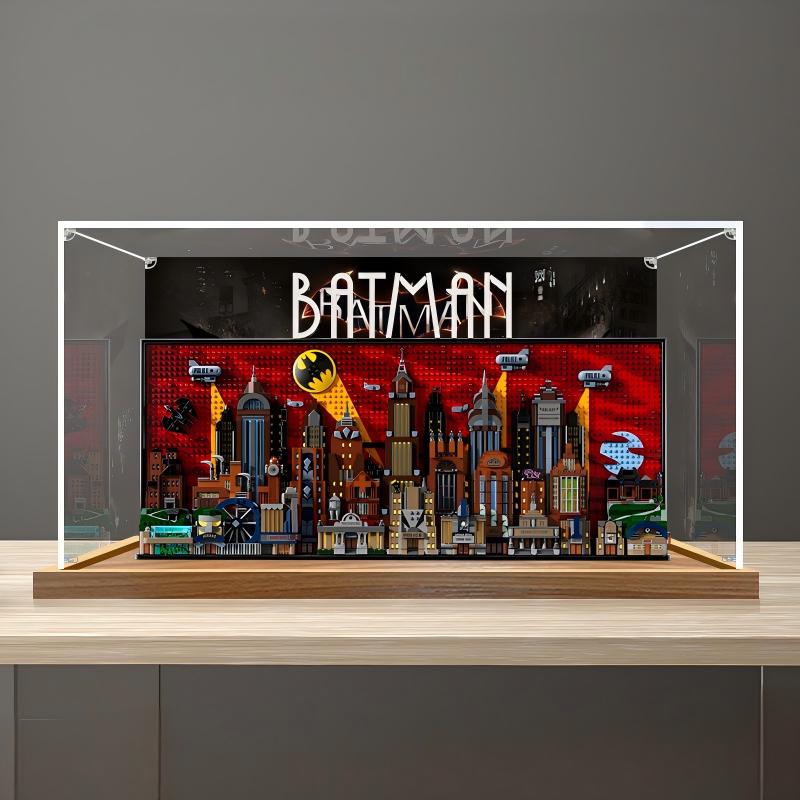 LEGO 76271 Batman: The Animated Series Gotham City Custodia Espositiva in Acrilico con Specchio, Anello Luminoso e Sfondo Stampato UV - Vetrina Antipolvere