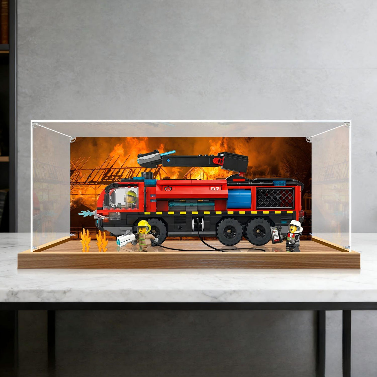 LEGO 60499 Flughafen-Feuerwehrauto Spiegel-Acryl-Vitrine mit Ringlicht & UV-bedrucktem Hintergrund - Staubdichte Vitrine