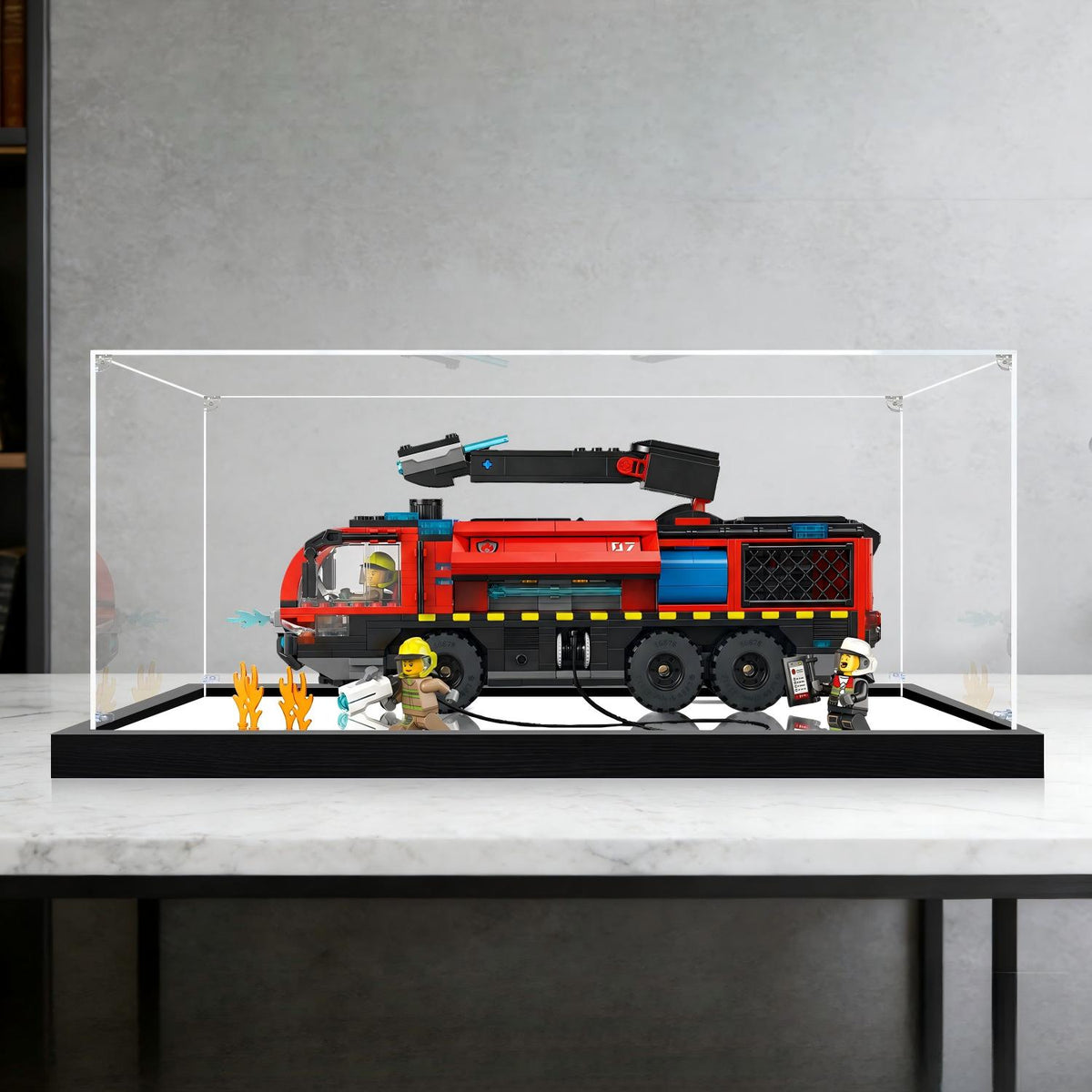 LEGO 60499 Flughafen-Feuerwehrauto Spiegel-Acryl-Vitrine mit Ringlicht & UV-bedrucktem Hintergrund - Staubdichte Vitrine