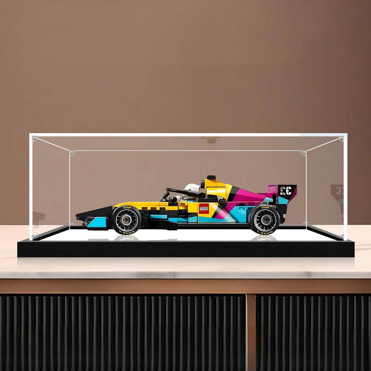 LEGO 77258 F1 ACADEMY LEGO 赛车后视镜亚克力展示盒，带环形灯和UV印刷背景 - 防尘展示柜