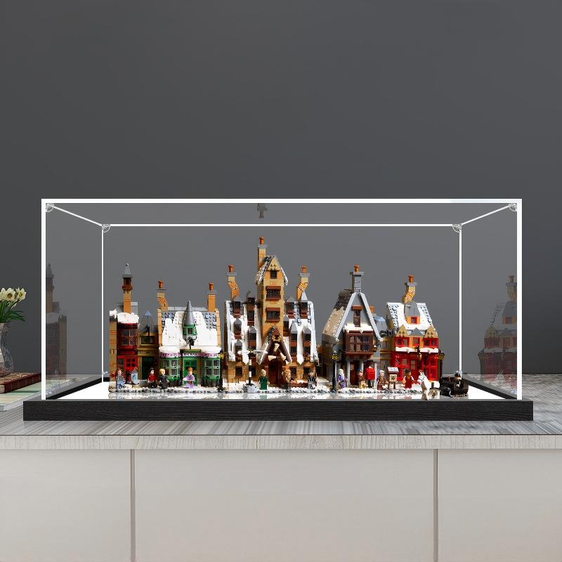 LEGO 76457 Hogsmeade Village - Collectors' Edition Mirror Acrylic Display Case with Ring Light & UV-Printed Background - Dustproof Showcase