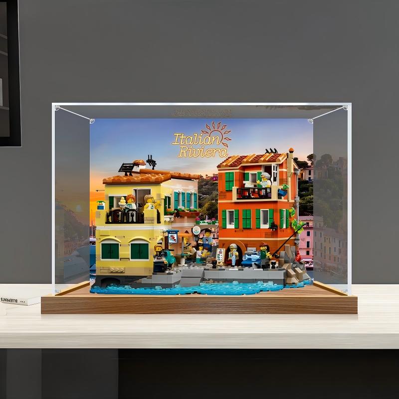 LEGO 21359 Italian Riviera Spiegel-Acryl-Vitrine mit Ringlicht & UV-bedrucktem Hintergrund - Staubdichte Vitrine