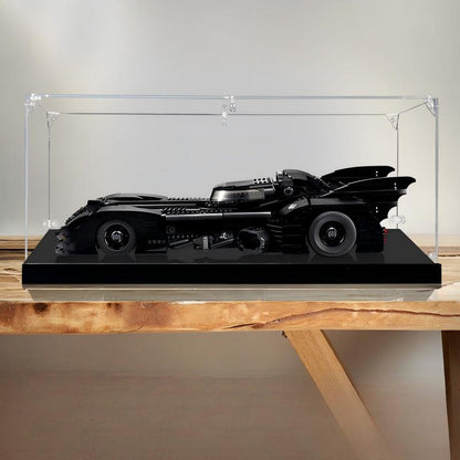 LEGO 76139 1989 Batmobile Caixa de Exposição em Acrílico com Anel de Luz e Fundo Impresso em UV - Vitrine à Prova de Poeira
