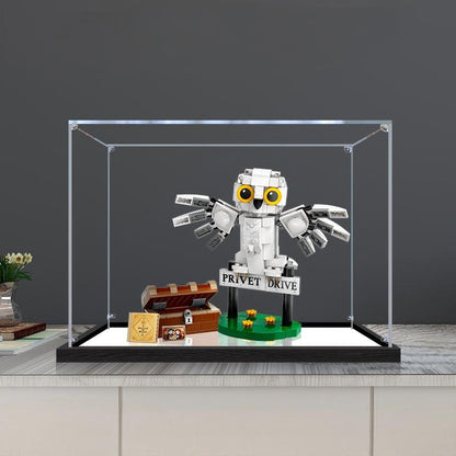 LEGO 76425 Hedwig på 4 Privet Drive Spejl Akryl Display Etui med Ringlys & UV-printet Baggrund - Støvtæt Vitrine