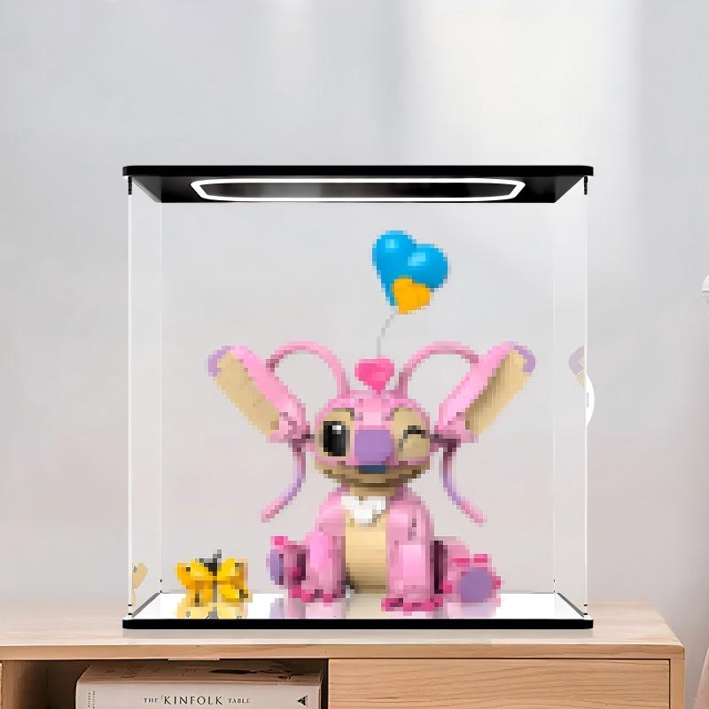 LEGO 43257 Angel Spejl Akryl Display Case med Ringlys & UV-trykt Baggrund - Støvtæt Udstillingsmontre