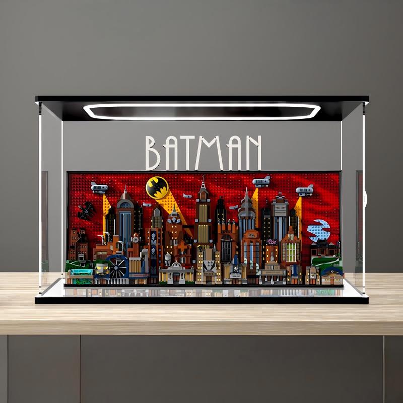 LEGO 76271 Batman: The Animated Series Gotham City Custodia Espositiva in Acrilico con Specchio, Anello Luminoso e Sfondo Stampato UV - Vetrina Antipolvere