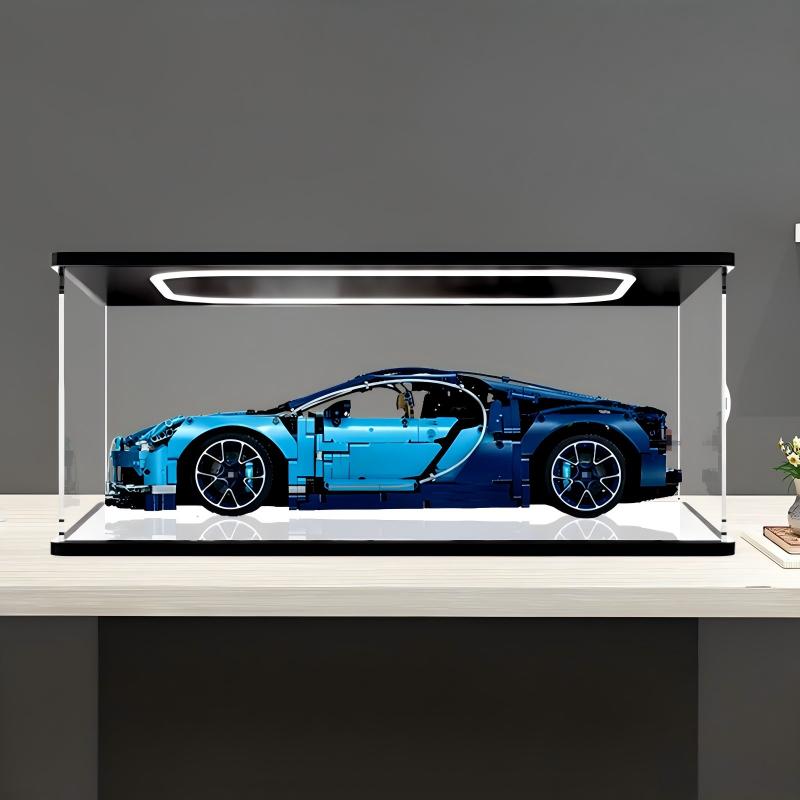 LEGO 42083 Bugatti Chiron Vitrine aus Acryl mit Ringlicht & UV-bedrucktem Hintergrund – Staubschutz-Schaukasten