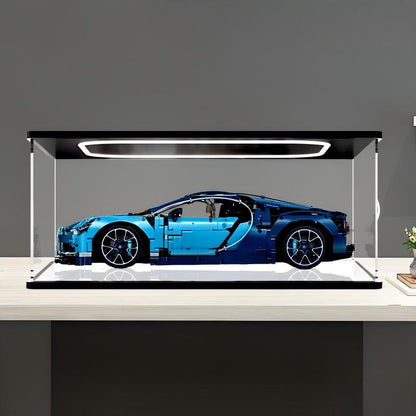 LEGO 42083 Bugatti Chiron Vitrine aus Acryl mit Ringlicht & UV-bedrucktem Hintergrund – Staubschutz-Schaukasten