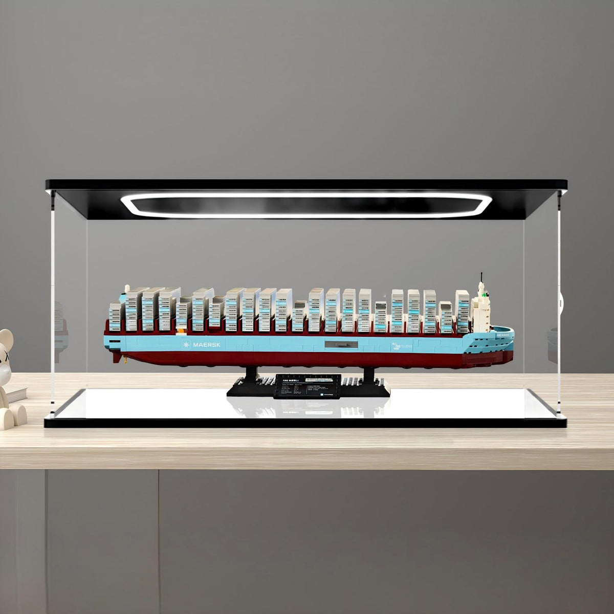 LEGO 40955 Maersk Dual-Fuel Container Vessel Mirror Acrylic Display Case with Ring Light & UV-Printed Background - Dustproof Showcase