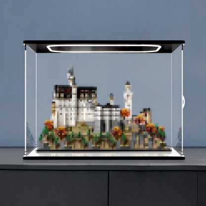 LEGO 21063 Neuschwanstein Slot Spejl Akryl Display Case med Ringlys & UV-trykt Baggrund - Støvtæt Udstillingsvitrine