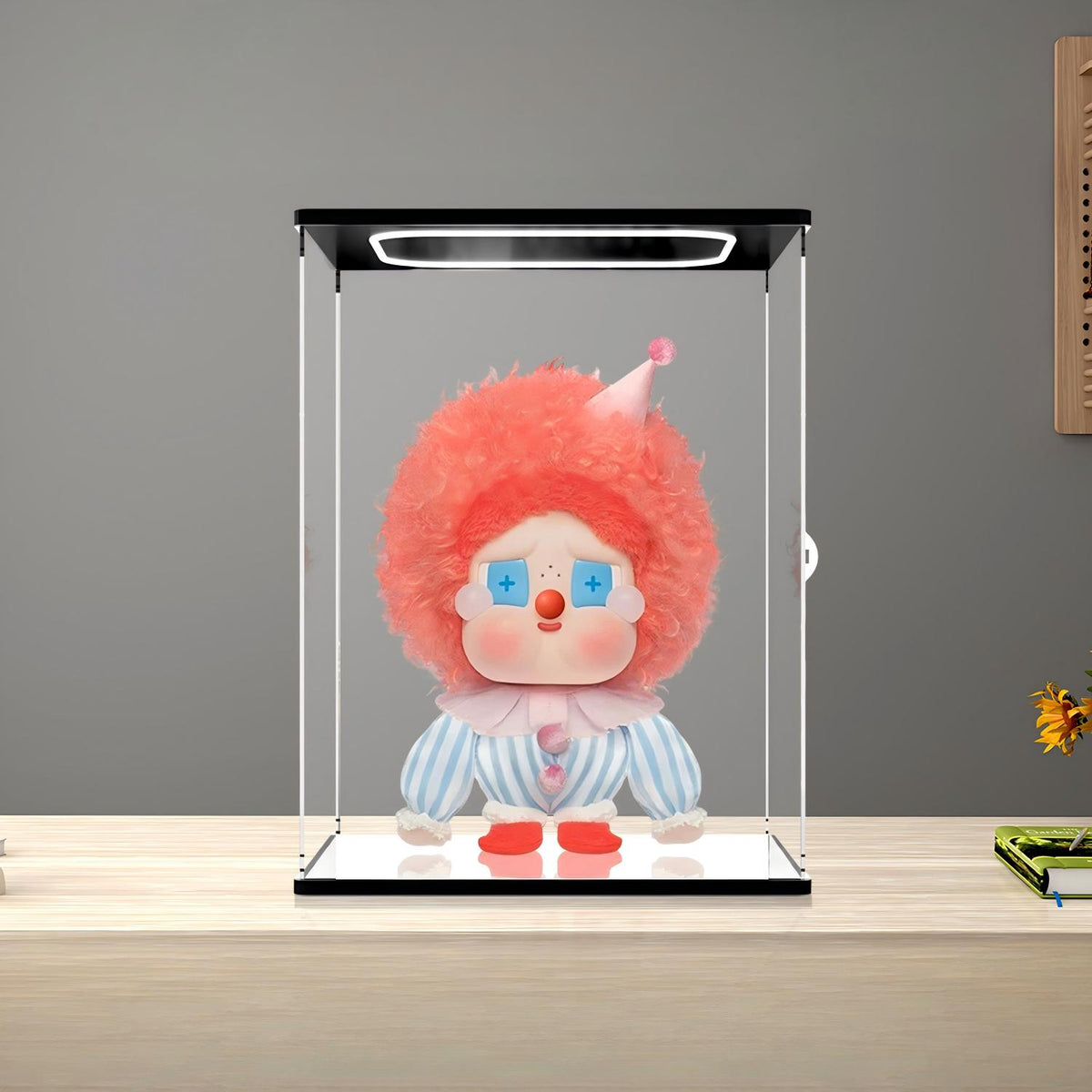 Boîte d'exposition en acrylique miroir Pop Mart Labubu Why So Serious avec anneau lumineux et fond imprimé UV - Vitrine anti-poussière