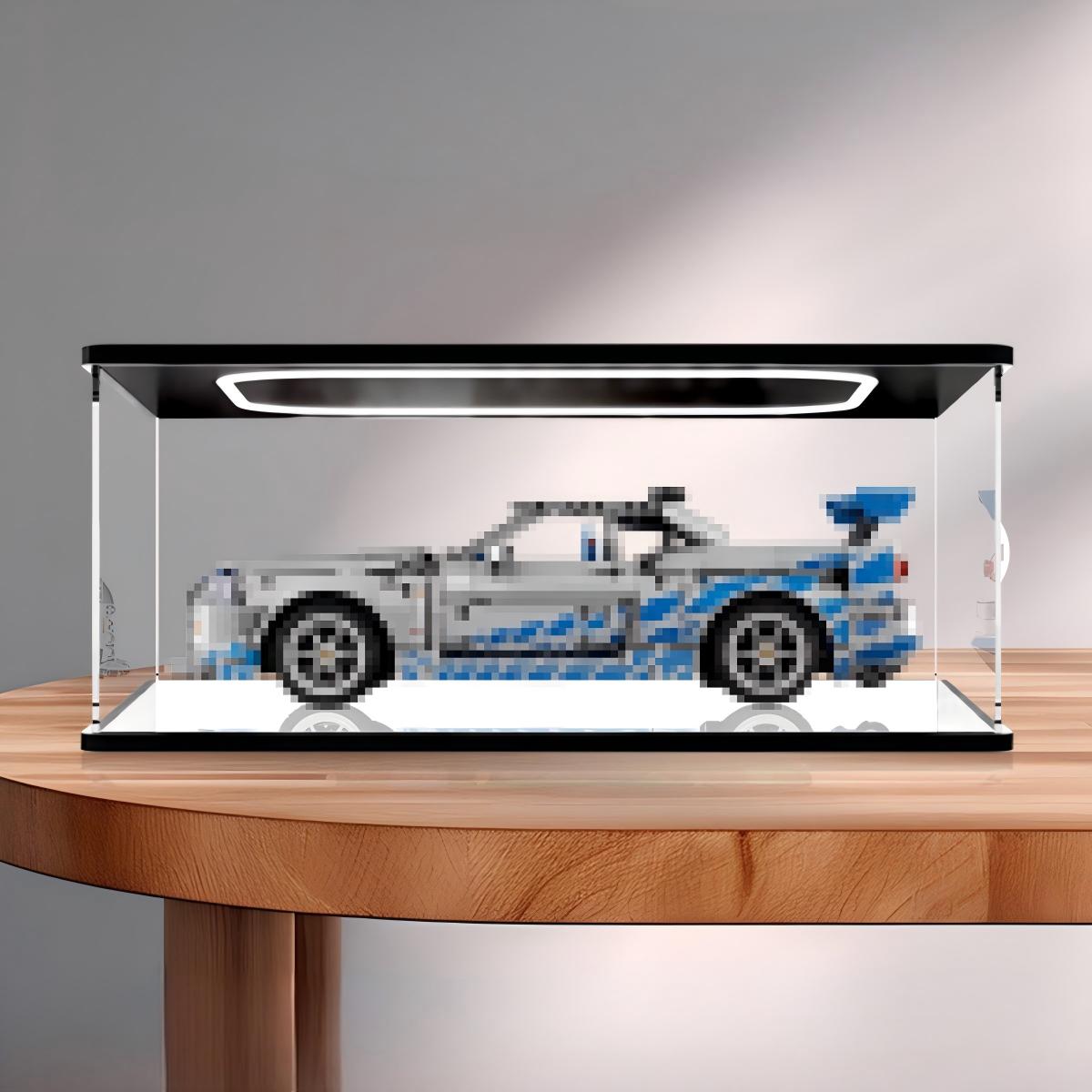 LEGO 42210 2 Fast 2 Furious Nissan Skyline GT-R (R34) Spiegel-Acryl-Vitrine mit Ringlicht & UV-bedrucktem Hintergrund - Staubdichte Präsentationsvitrine