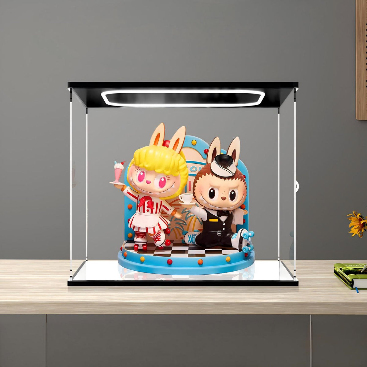 Pop Mart THE MONSTERS LABUBU Diner Spiegel Acryl Displaydoos met Ringlicht & UV-bedrukte Achtergrond - Stofvrije Vitrine
