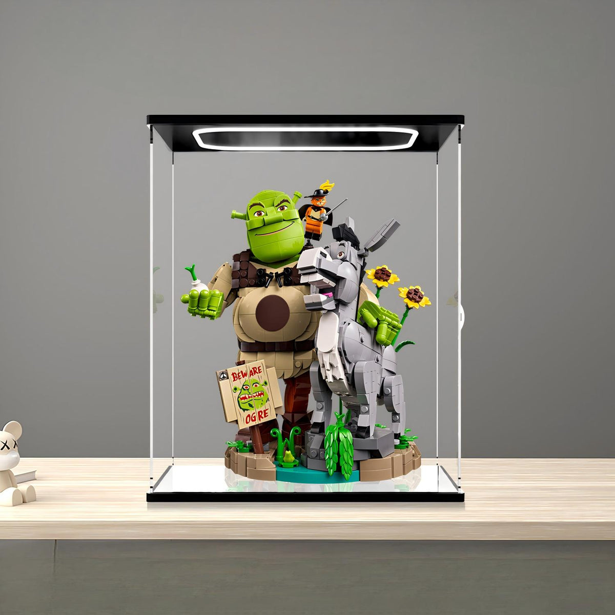 LEGO 72423 Shrek, Burro e Gato de Botas Vitrine de Acrílico com Espelho, Anel de Luz e Fundo Impresso em UV - Vitrine à Prova de Poeira