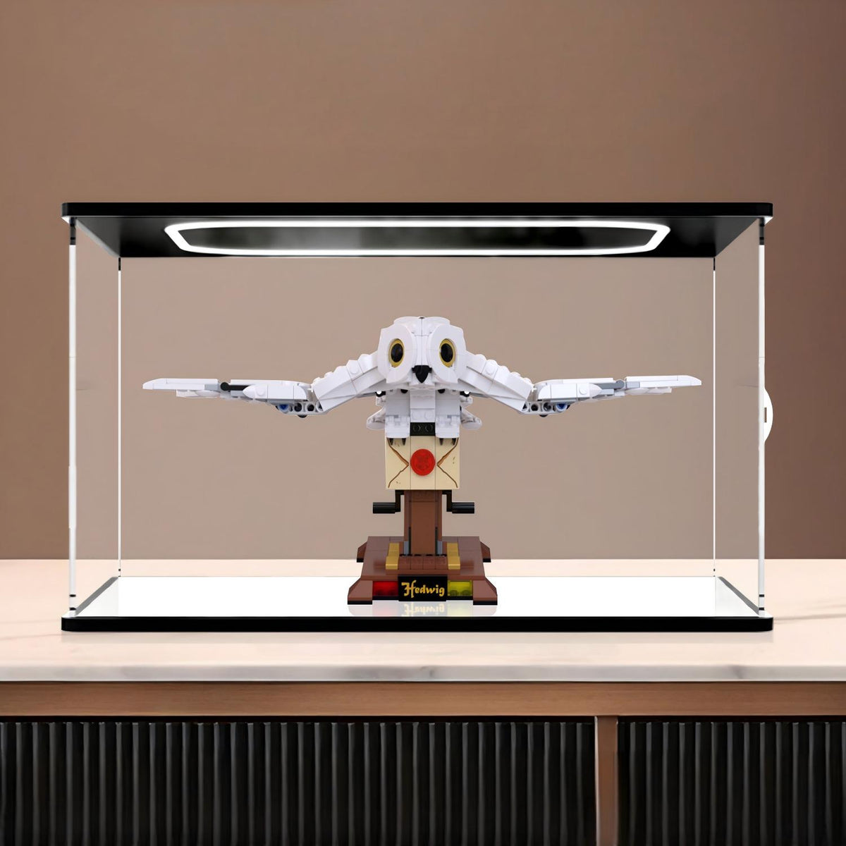 LEGO 75979 Hedwig Mirror Acrylic Display Case with Ring Light & UV-Printed Background - Dustproof Showcase