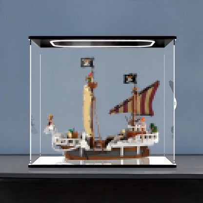 LEGO 75639 Vitrine de Exibição em Acrílico Espelhado com Anel de Luz e Fundo Impresso em UV para o Navio Pirata Going Merry - Vitrine à Prova de Poeira