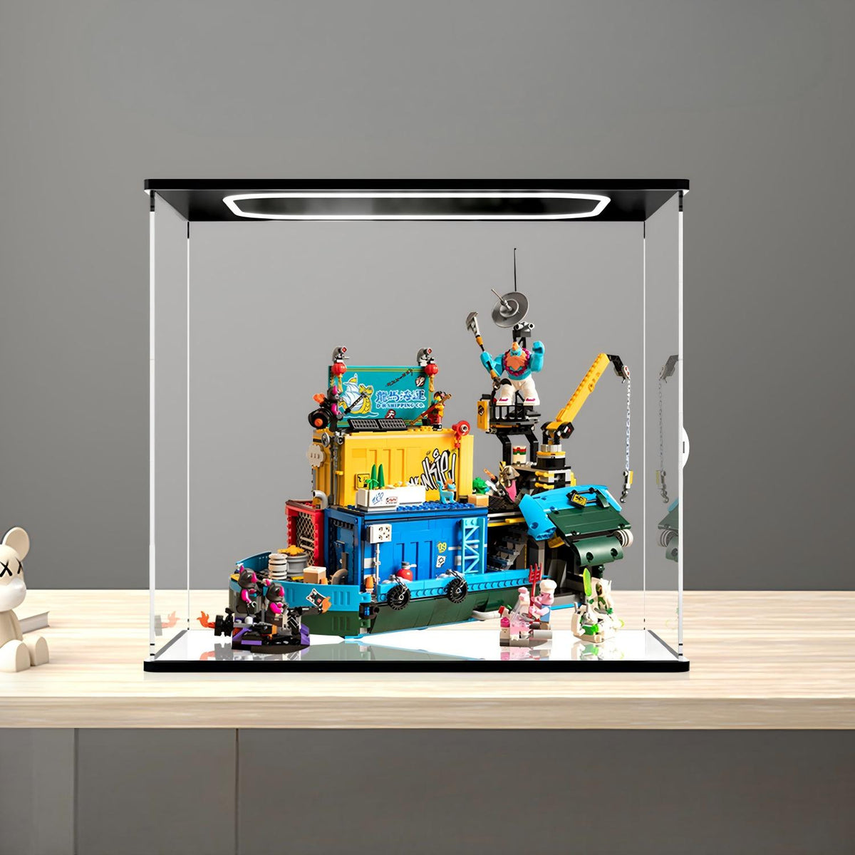 LEGO 80013 Quartel Secreto da Equipe do Monkie Kid - Caixa de Exibição de Acrílico Espelhado com Luz de Anel e Fundo Impresso em UV - Vitrine à Prova de Poeira