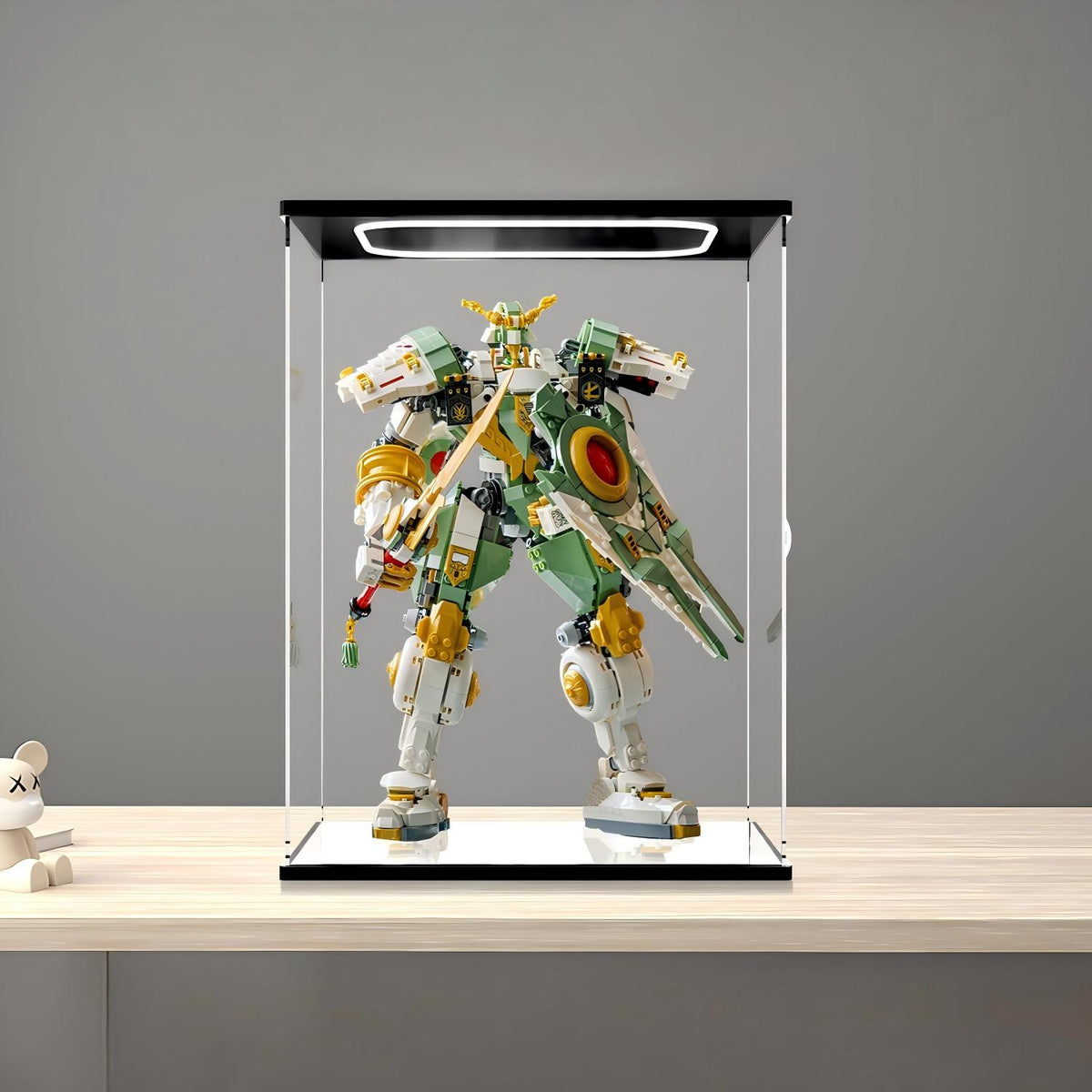 LEGO 71860 Lloyd's Titan Mech Spiegel-Acryl-Vitrine mit Ringlicht & UV-bedrucktem Hintergrund - Staubdichte Präsentationsvitrine