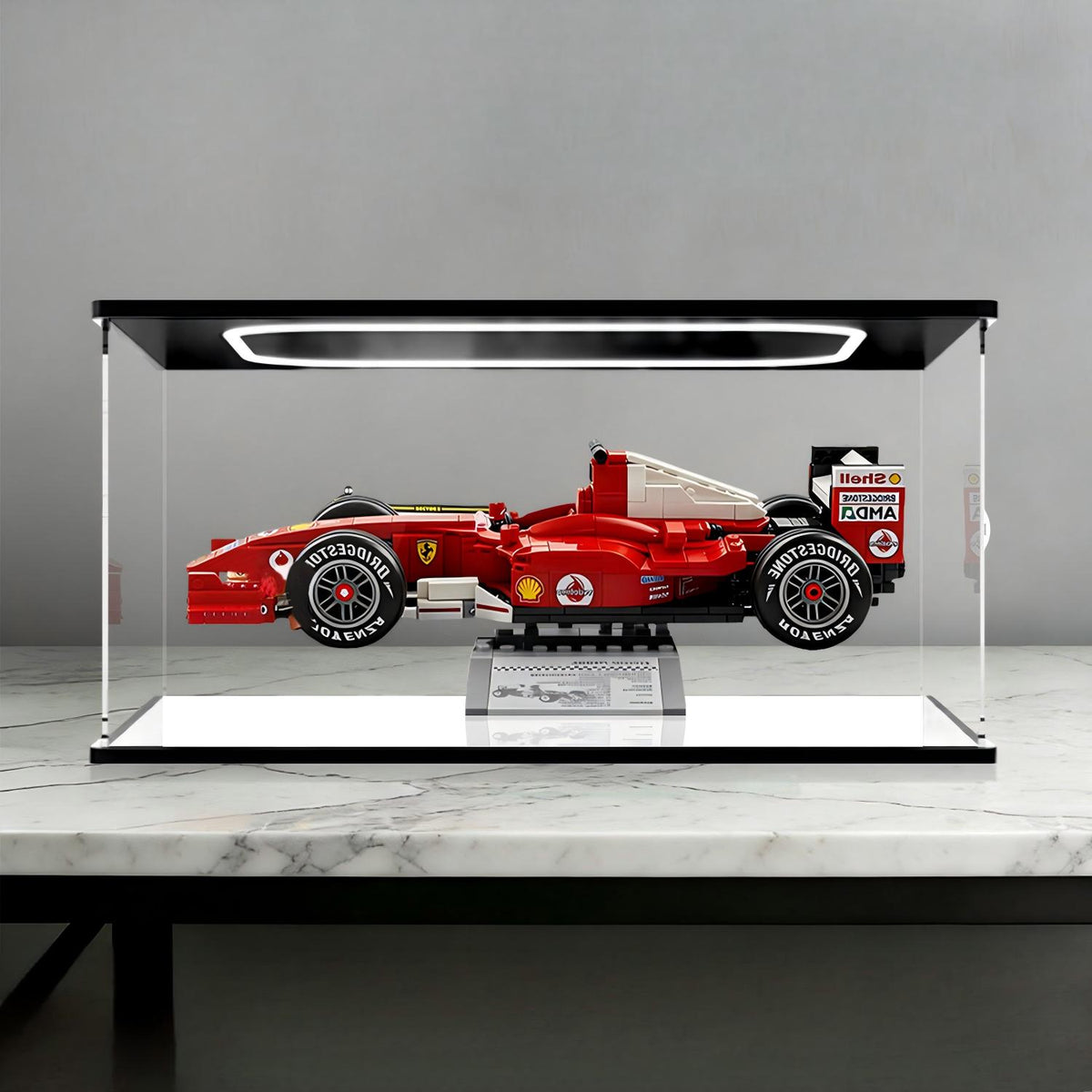 LEGO 11375 Ferrari F2004 & Michael Schumacher Spiegel-Acryl-Vitrine mit Ringlicht & UV-bedrucktem Hintergrund - Staubdichte Vitrine