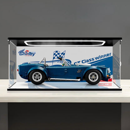 LEGO 10357 Shelby Cobra 427 S/C Spiegel Acryl Display Case met Ringlicht & UV-Geprinte Achtergrond - Stofvrije Vitrine