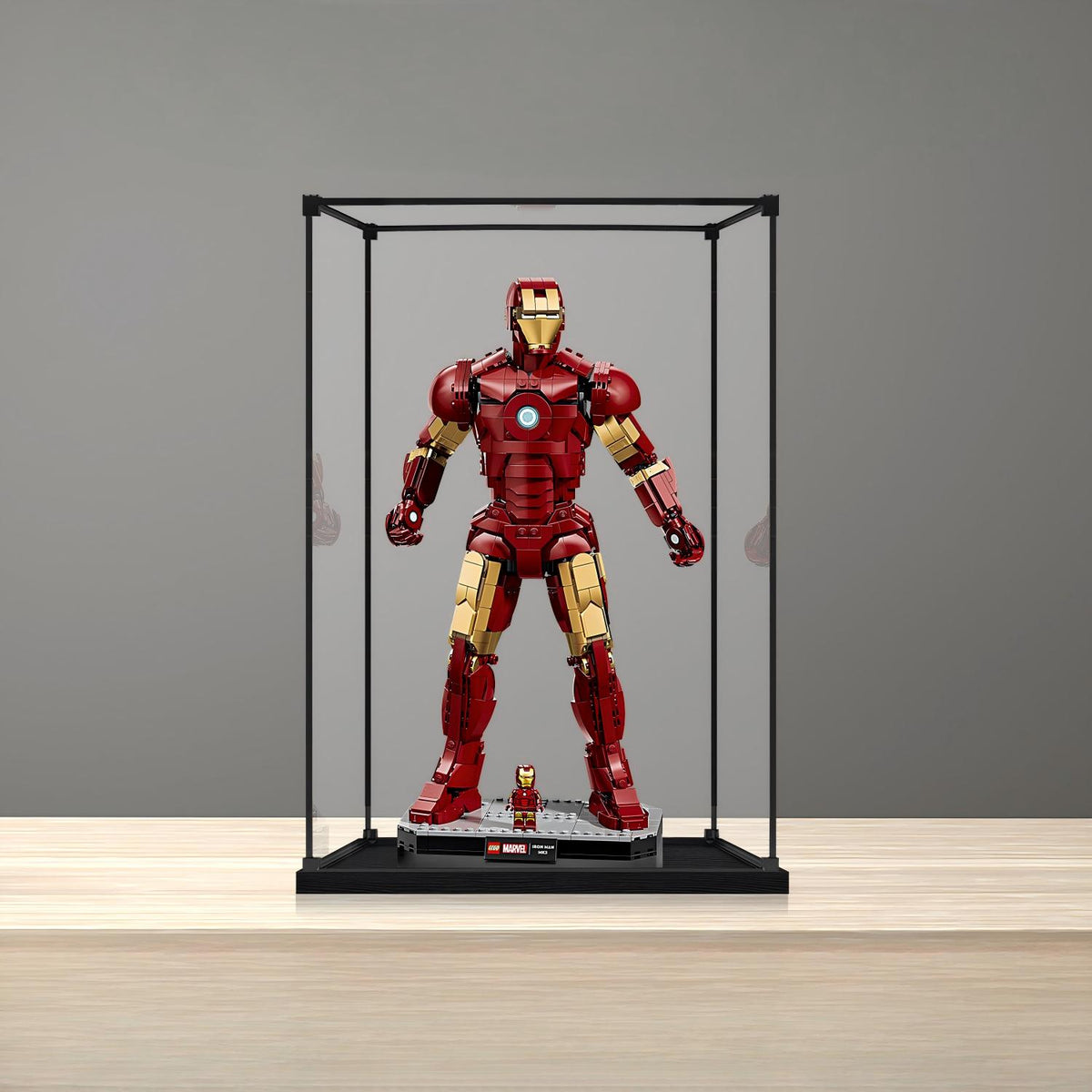 LEGO 76344 Iron Man Mark 3 Collectors' Edition Vitrine de Exibição em Acrílico Espelhado com Anel de Luz e Fundo Impresso em UV - Vitrine à Prova de Poeira