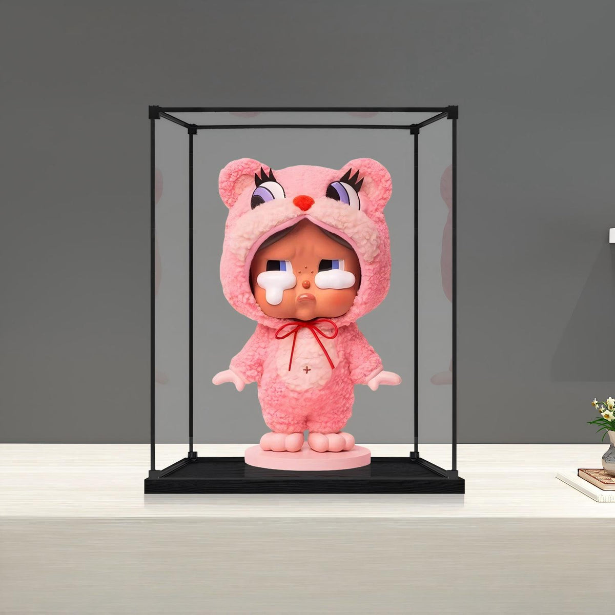Pop Mart Crybaby 镜面亚克力展示盒，带环形灯和UV印刷背景 - 防尘展示柜