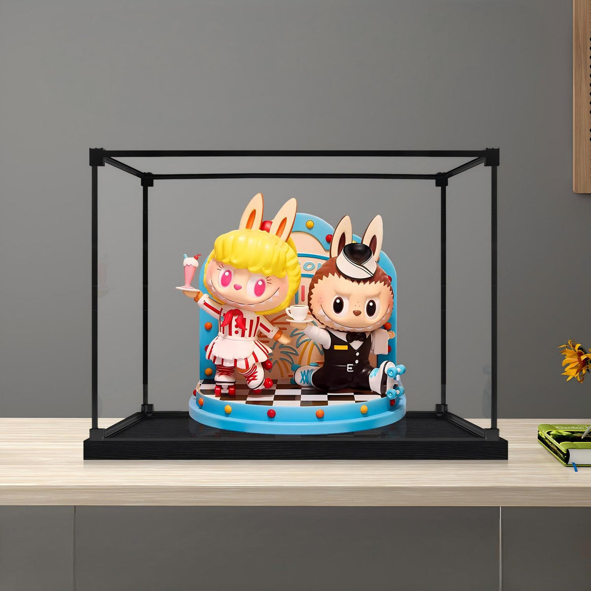 Pop Mart THE MONSTERS LABUBU Diner Spiegel Acryl Displaydoos met Ringlicht & UV-bedrukte Achtergrond - Stofvrije Vitrine