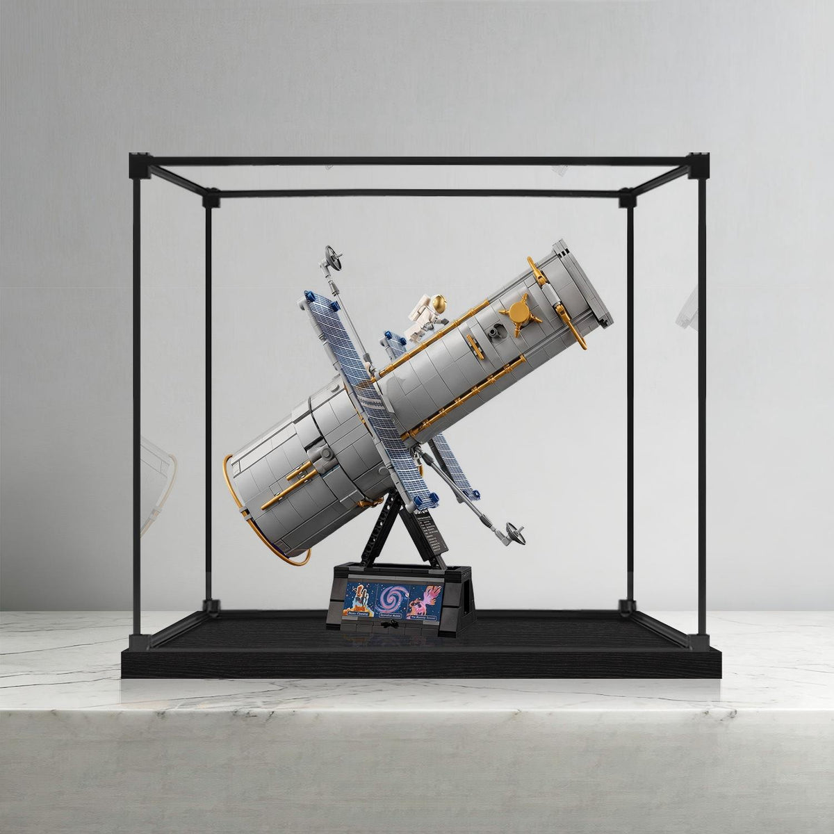 LEGO 11382 Hubble-Weltraumteleskop-Spiegel-Acryl-Vitrinenbox mit Ringlicht & UV-bedrucktem Hintergrund - Staubgeschützte Vitrine