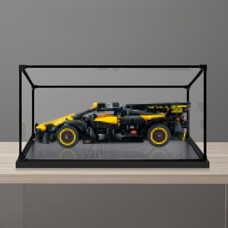 LEGO 42151 Bugatti Bolide Akryl Udstillingsæske med Ringlys og UV-printet Baggrund - Støvtæt Vitrine