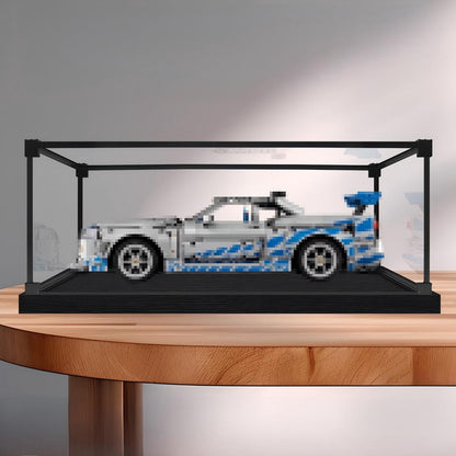 LEGO 42210 2 Fast 2 Furious Nissan Skyline GT-R (R34) Spiegel-Acryl-Vitrine mit Ringlicht & UV-bedrucktem Hintergrund - Staubdichte Präsentationsvitrine