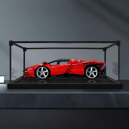 LEGO 42143 Ferrari Daytona SP3 Acryl-Vitrine mit Ringlicht & UV-bedrucktem Hintergrund - Staubdichte Ausstellungsvitrine