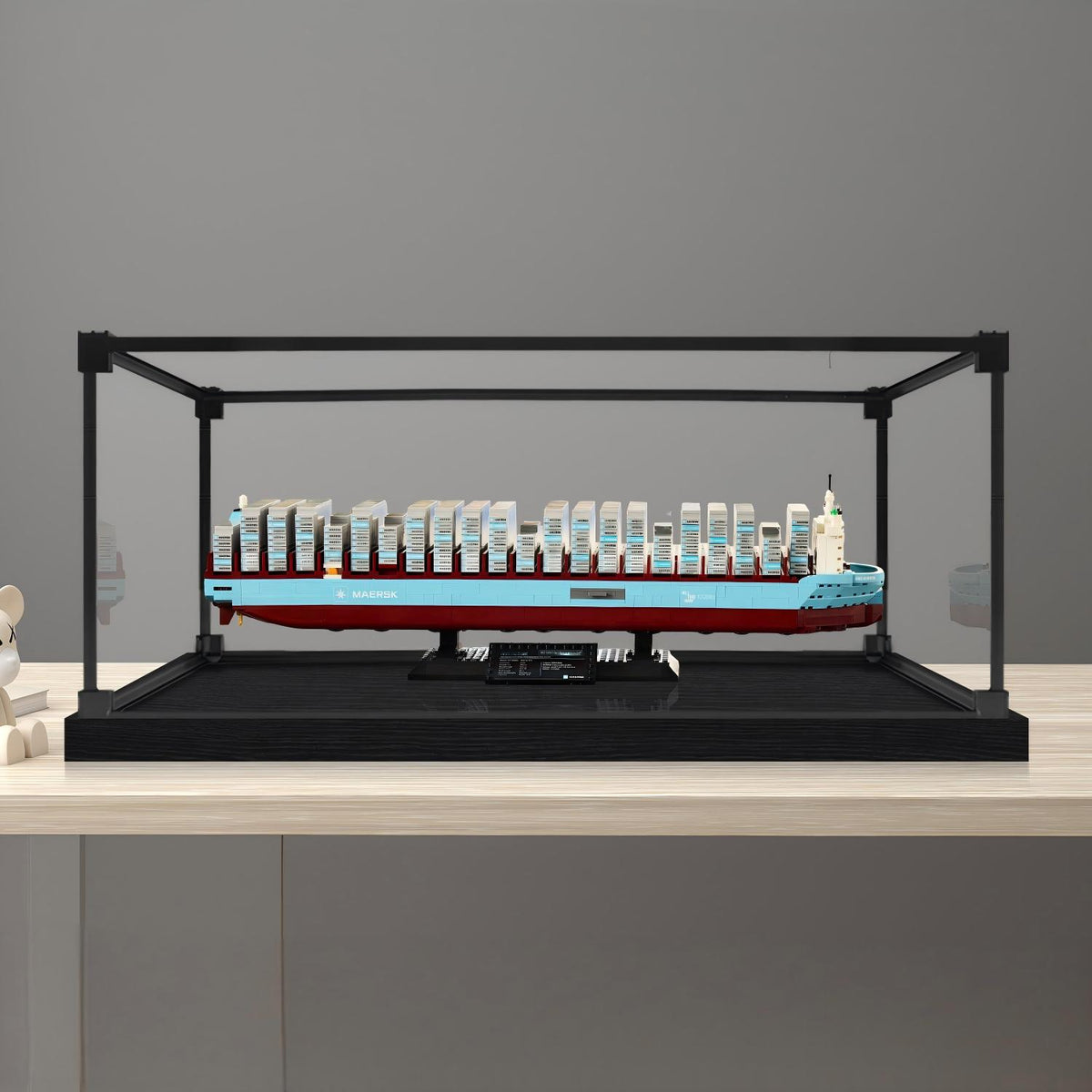 LEGO 40955 Maersk Dual-Fuel Container Vessel Mirror Acrylic Display Case with Ring Light & UV-Printed Background - Dustproof Showcase