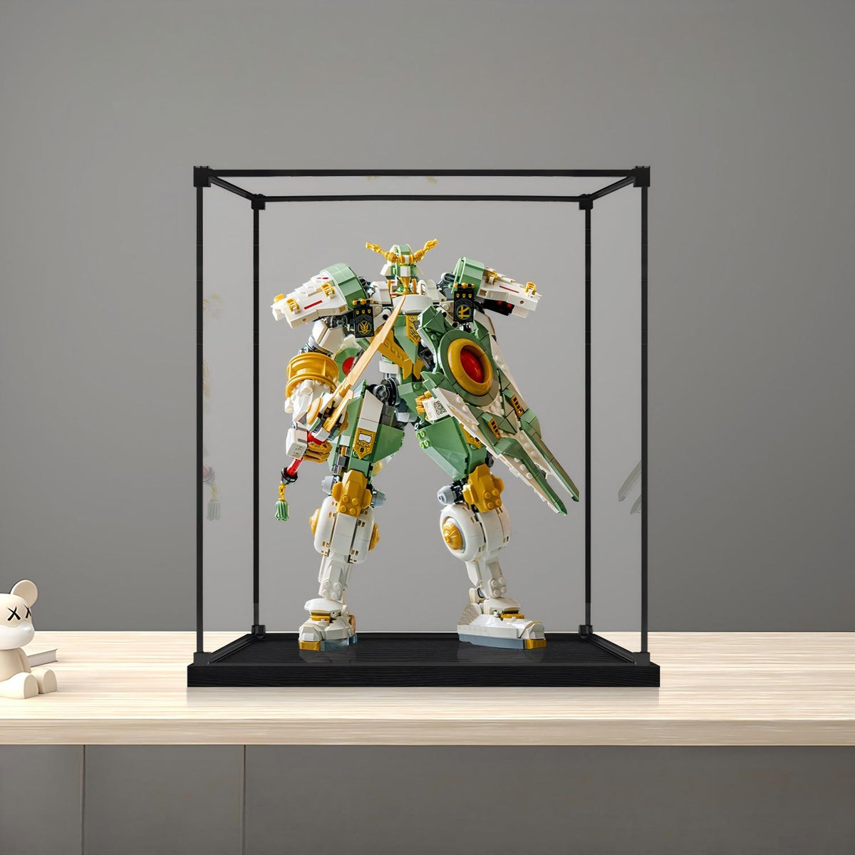 LEGO 71860 Lloyd's Titan Mech Spiegel-Acryl-Vitrine mit Ringlicht & UV-bedrucktem Hintergrund - Staubdichte Präsentationsvitrine