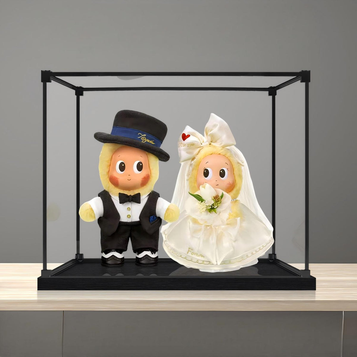 Pop Mart 婚礼系列镜面亚克力展示盒，带环形灯和UV印刷背景 - 防尘展示柜